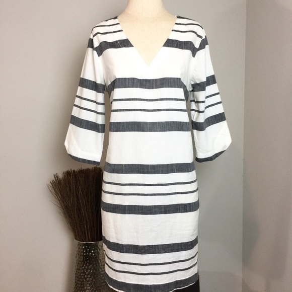 H&M Dresses & Skirts - H&M Chambray White & Gray Striped Dress